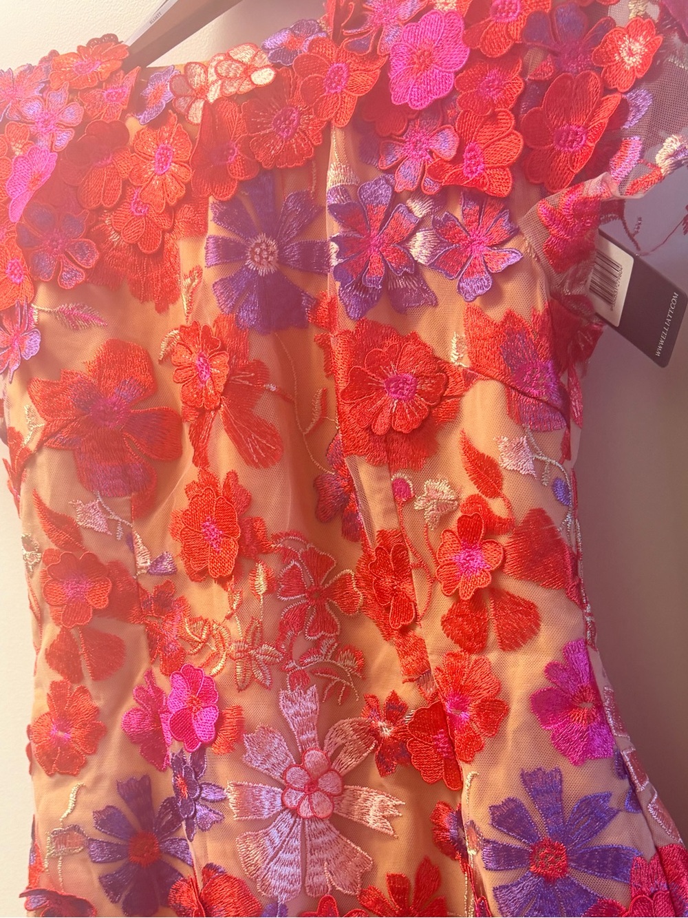 NWT Elliatt Performance Floral Appliqué Mini Dress Red Nude Size Small - Picture 10 of 11